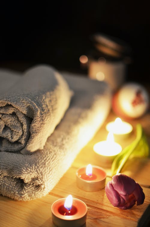 candles towels meditation room